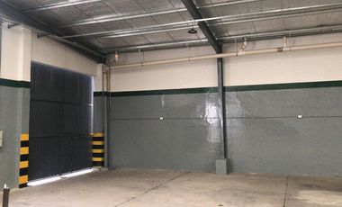 Venta Luis Guillon Galpón de 683 M2 Baños y Vestuarios a mts Camino de Cintura