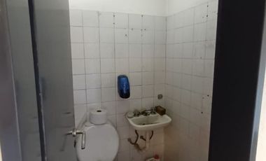 Venta Luis Guillon Galpón de 683 M2 Baños y Vestuarios a mts Camino de Cintura