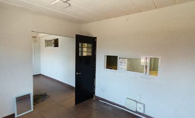 Venta Luis Guillon Galpón de 683 M2 Baños y Vestuarios a mts Camino de Cintura