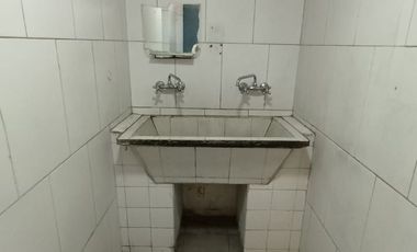 Venta Luis Guillon Galpón de 683 M2 Baños y Vestuarios a mts Camino de Cintura