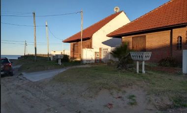 Chalet en venta de 2 dormitorios c/ cochera en Mar del Tuyú