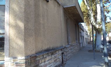 VENTA- 2 VIVIENDAS 7 AMB + LOCAL EN ESQUINA EN BLOCK P/RECICLAR-POMPEYA