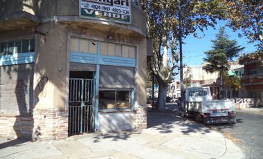 VENTA- 2 VIVIENDAS 7 AMB + LOCAL EN ESQUINA EN BLOCK P/RECICLAR-POMPEYA