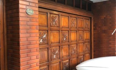 EXCELENTE CASA CON PILETA Y JARDIN. INMUEBLE DE CATEGORÍA