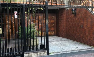 EXCELENTE CASA CON PILETA Y JARDIN. INMUEBLE DE CATEGORÍA