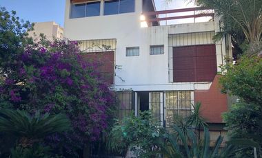 EXCELENTE CASA CON PILETA Y JARDIN. INMUEBLE DE CATEGORÍA
