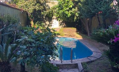 EXCELENTE CASA CON PILETA Y JARDIN. INMUEBLE DE CATEGORÍA