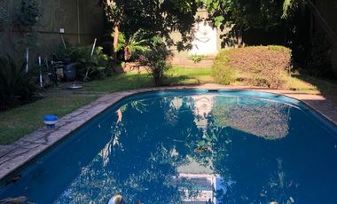 EXCELENTE CASA CON PILETA Y JARDIN. INMUEBLE DE CATEGORÍA