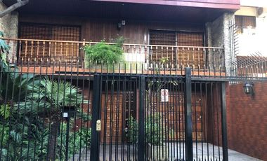 EXCELENTE CASA CON PILETA Y JARDIN. INMUEBLE DE CATEGORÍA