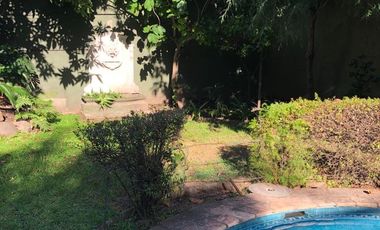 EXCELENTE CASA CON PILETA Y JARDIN. INMUEBLE DE CATEGORÍA