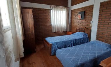 0228-Excelente Casa en alquiler temporario 3 dormitorios c/coch en V.C.Brochero