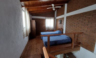 0228-Excelente Casa en alquiler temporario 3 dormitorios c/coch en V.C.Brochero