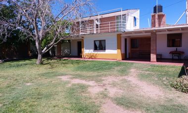 0228-Excelente Casa en alquiler temporario 3 dormitorios c/coch en V.C.Brochero