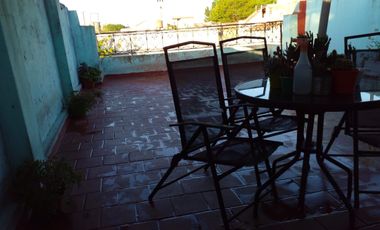 CASA DE 2 DEPARTAMENTOS Y LOCAL EN VILLA SOLDATI