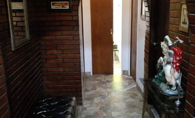 CASA DE 2 DEPARTAMENTOS Y LOCAL EN VILLA SOLDATI