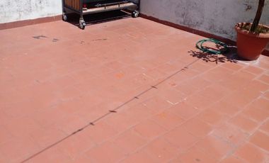 CASA DE 2 DEPARTAMENTOS Y LOCAL EN VILLA SOLDATI