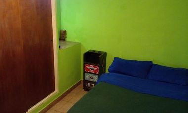 CASA DE 2 DEPARTAMENTOS Y LOCAL EN VILLA SOLDATI