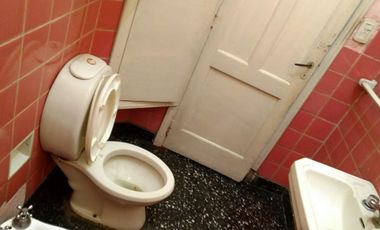 CASA DE 2 DEPARTAMENTOS Y LOCAL EN VILLA SOLDATI