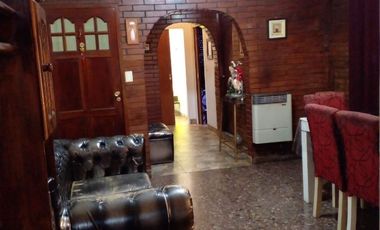 CASA DE 2 DEPARTAMENTOS Y LOCAL EN VILLA SOLDATI