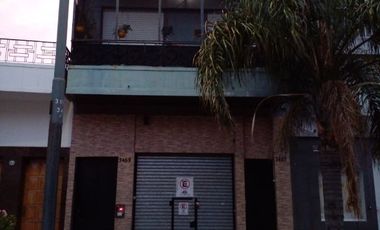 CASA DE 2 DEPARTAMENTOS Y LOCAL EN VILLA SOLDATI