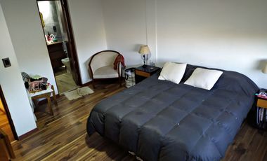 Chalet en venta de 4 dormitorios c/ cochera en Colina de Peralta Ramos. Permuta