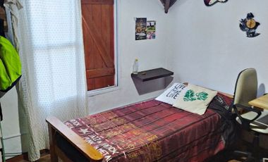 Chalet en venta de 4 dormitorios c/ cochera en Colina de Peralta Ramos. Permuta