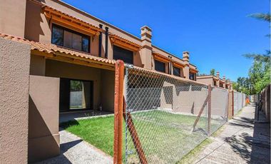 Casa  VENTA-Condos Ugarchete, Aldea Fisherton- 3 dorm 3 baños, 2 cocheras, PATIO