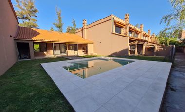 Casa  VENTA-Condos Ugarchete, Aldea Fisherton- 3 dorm 3 baños, 2 cocheras, PATIO