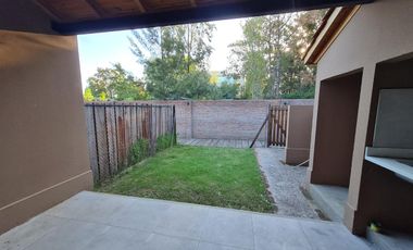 Casa  VENTA-Condos Ugarchete, Aldea Fisherton- 3 dorm 3 baños, 2 cocheras, PATIO