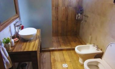 CASA DE 4 DORMITORIOS NIVEL EJECUTIVO CON PILETA