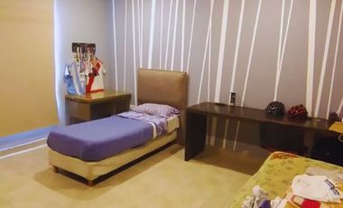 CASA DE 4 DORMITORIOS NIVEL EJECUTIVO CON PILETA