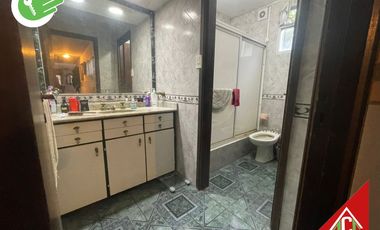 Chalet en venta de 4 dormitorios c/ cochera en Barrio Las Farolas