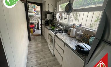 Chalet en venta de 4 dormitorios c/ cochera en Barrio Las Farolas