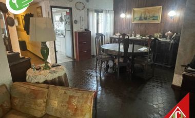 Chalet en venta de 4 dormitorios c/ cochera en Barrio Las Farolas