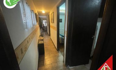 Chalet en venta de 4 dormitorios c/ cochera en Barrio Las Farolas