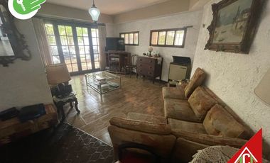 Chalet en venta de 4 dormitorios c/ cochera en Barrio Las Farolas