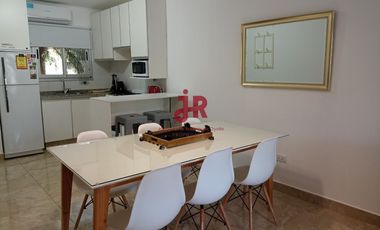 CODIGO 268 - DEPARTAMENTO DE 2 AMBIENTES - COCHERA - PARRILLA - PILETA - PINAMAR