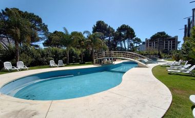 CODIGO 268 - DEPARTAMENTO DE 2 AMBIENTES - COCHERA - PARRILLA - PILETA - PINAMAR