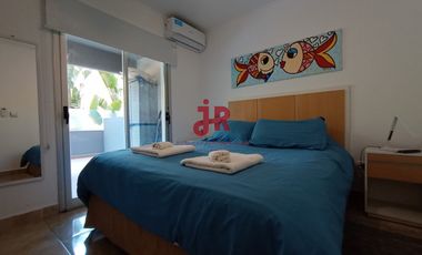 CODIGO 268 - DEPARTAMENTO DE 2 AMBIENTES - COCHERA - PARRILLA - PILETA - PINAMAR