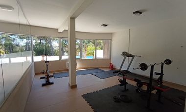 CODIGO 268 - DEPARTAMENTO DE 2 AMBIENTES - COCHERA - PARRILLA - PILETA - PINAMAR