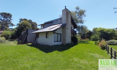 CHALET EN VENTA EN SIERRA DE LOS PADRES - RED GAS NATURAL EN SU VEREDA.