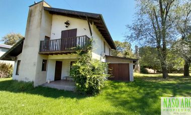 CHALET EN VENTA EN SIERRA DE LOS PADRES - RED GAS NATURAL EN SU VEREDA.