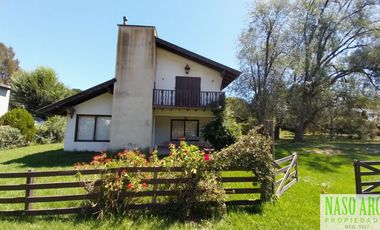 CHALET EN VENTA EN SIERRA DE LOS PADRES - RED GAS NATURAL EN SU VEREDA.