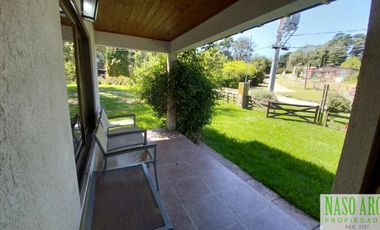 CHALET EN VENTA EN SIERRA DE LOS PADRES - RED GAS NATURAL EN SU VEREDA.