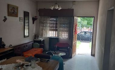 Casa en venta de 3 dormitorios c/ cochera en Castelar