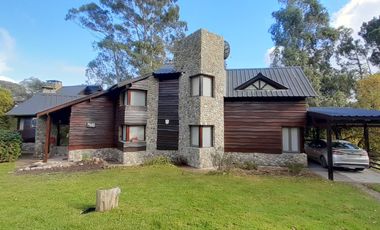 EXTRAORDINARIO CHALET SOBRE DOS LOTES LINDEROS AL GOLF