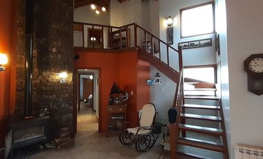 EXTRAORDINARIO CHALET SOBRE DOS LOTES LINDEROS AL GOLF