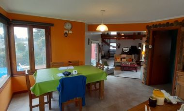 EXTRAORDINARIO CHALET SOBRE DOS LOTES LINDEROS AL GOLF