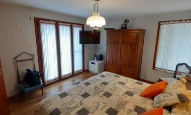 EXTRAORDINARIO CHALET SOBRE DOS LOTES LINDEROS AL GOLF