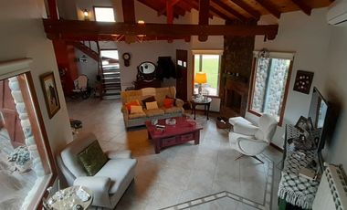 EXTRAORDINARIO CHALET SOBRE DOS LOTES LINDEROS AL GOLF
